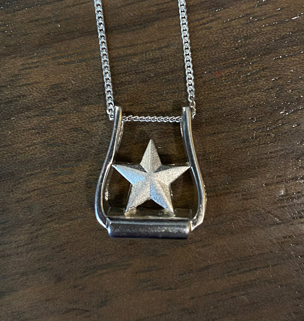 A MARSHALL Jewelry (Stir-up and Star Necklace)